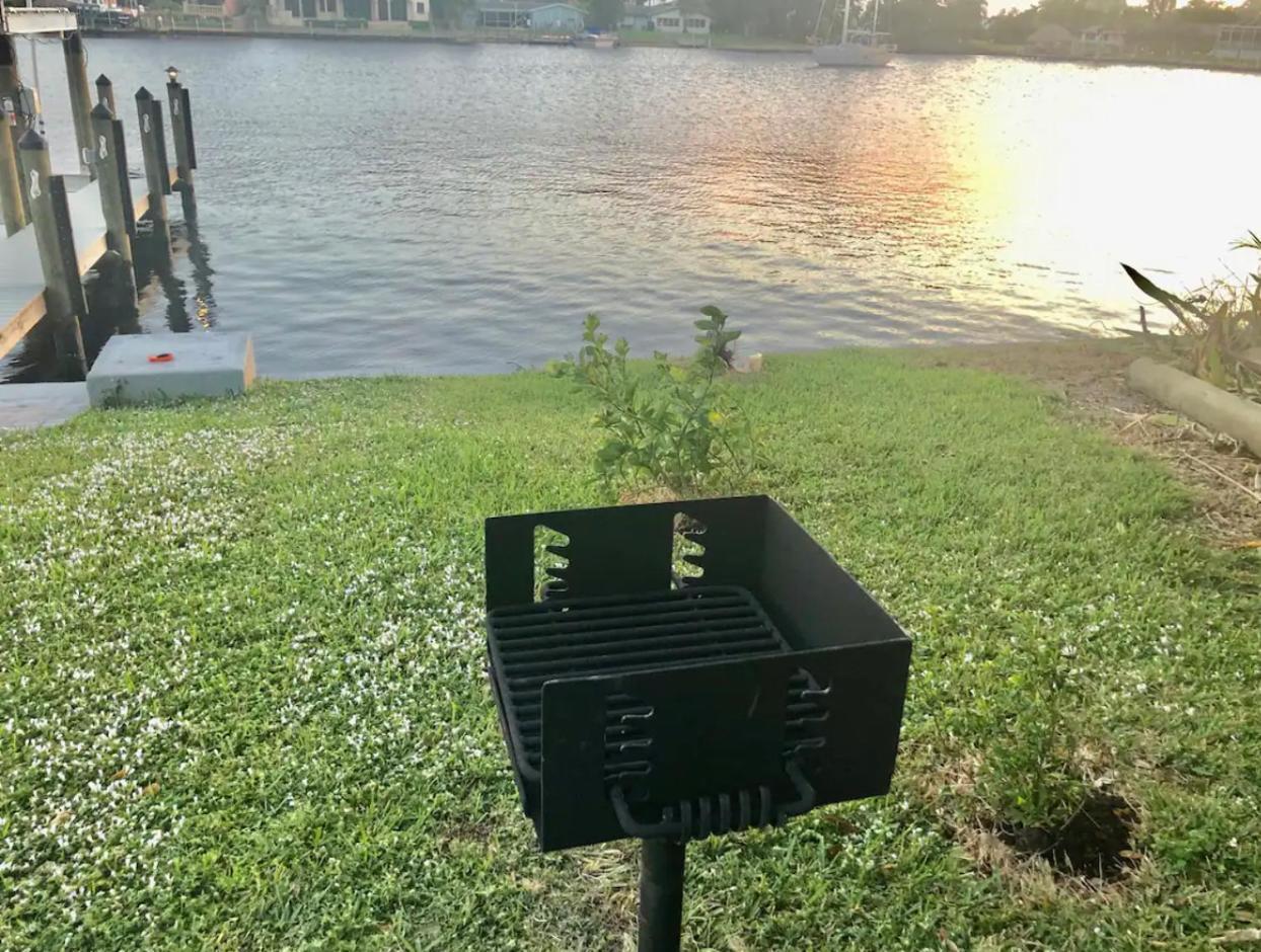 Cozy Home With One Bedroom Cape Coral Esterno foto