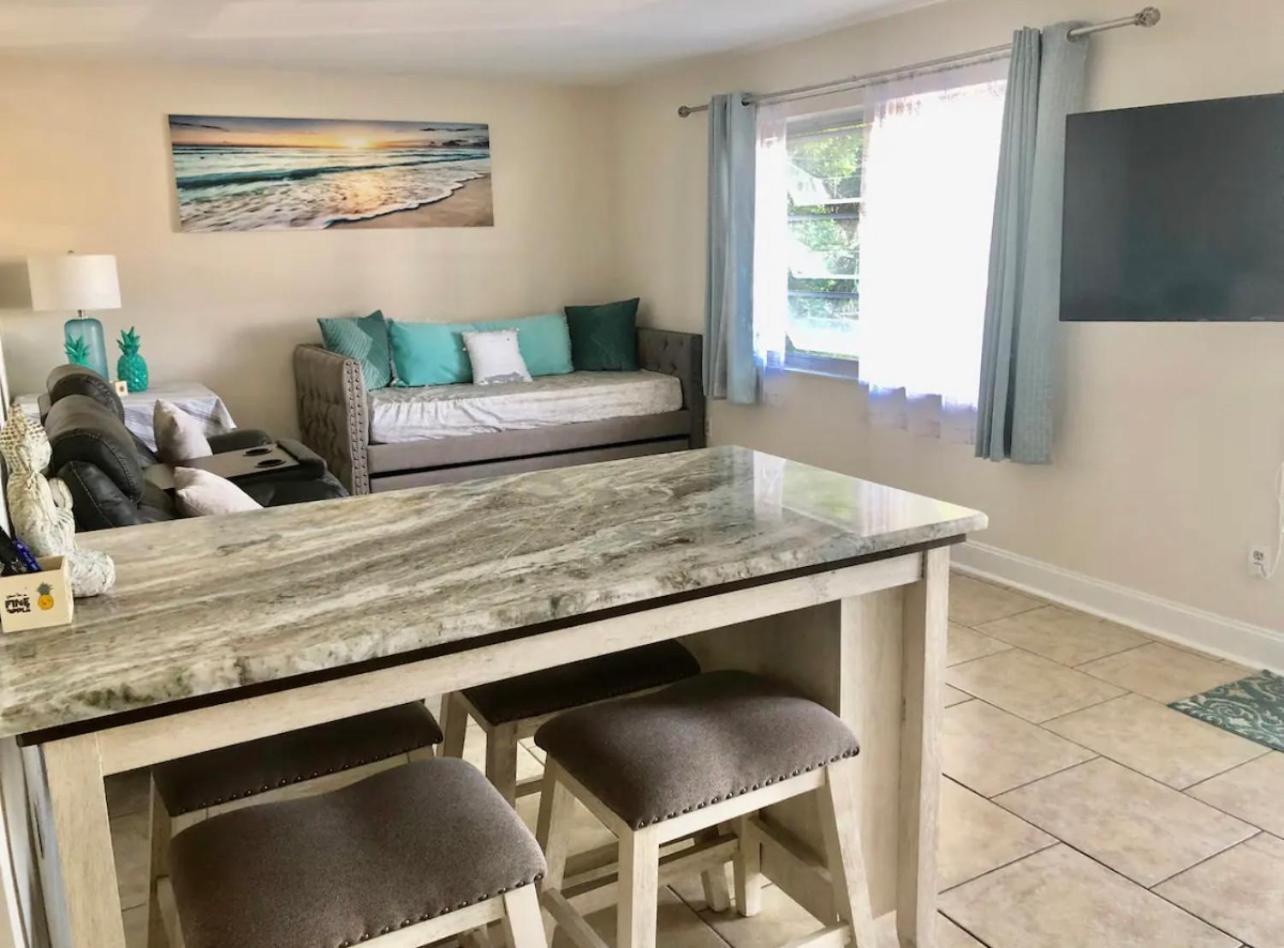 Cozy Home With One Bedroom Cape Coral Esterno foto